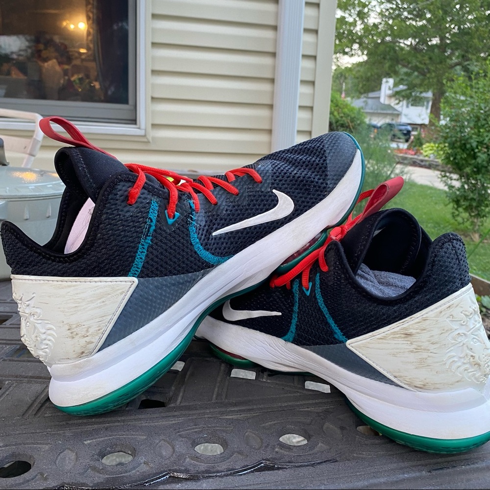 Nike LeBron Witness 4 Black Red Glass Blue Size 15